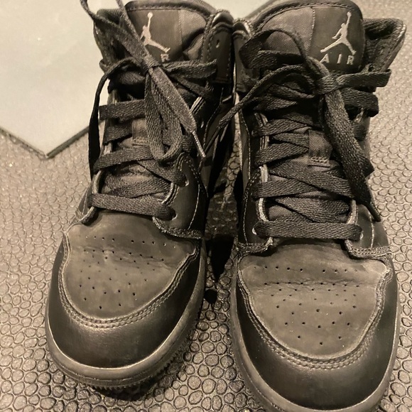 Boys Air Jordan's size 5 - Picture 5 of 5